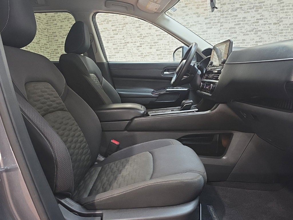 Used 2022 Nissan Pathfinder S image 9