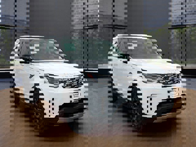 Used 2024 Land Rover Discovery S image 10