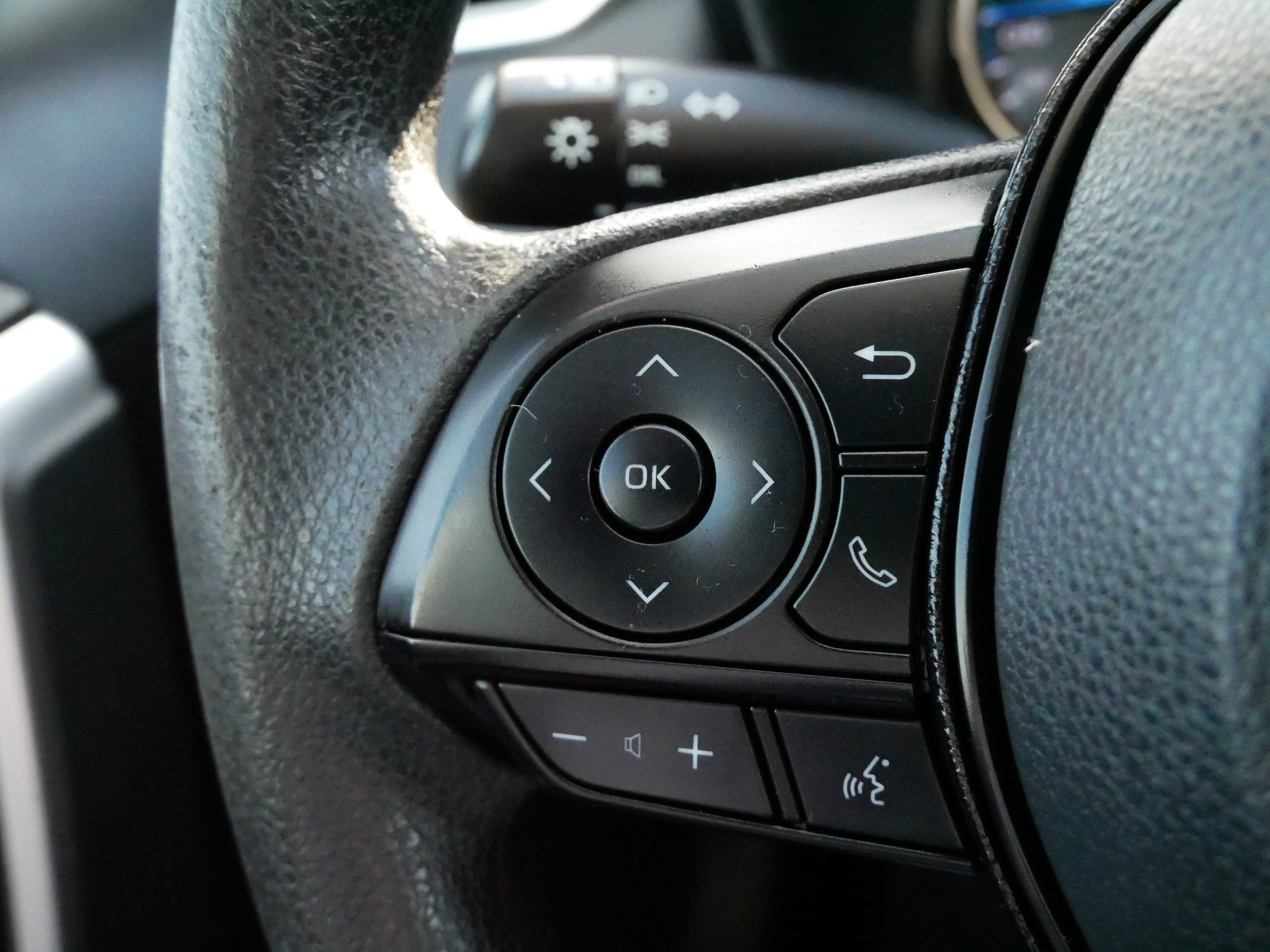 Used 2021 Toyota RAV4 LE image 26