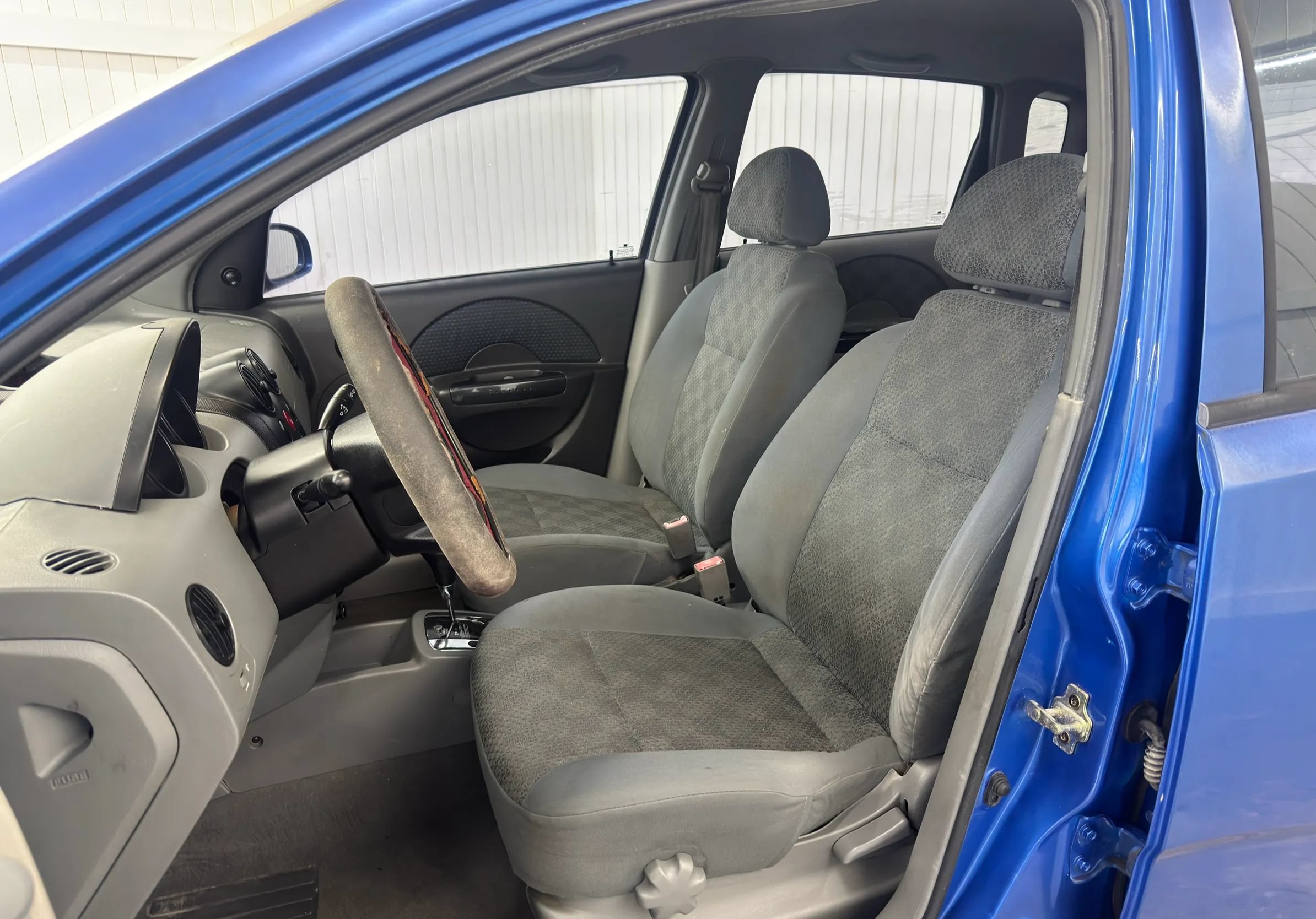 Used 2004 Chevrolet Aveo Hatchback FWD image 9