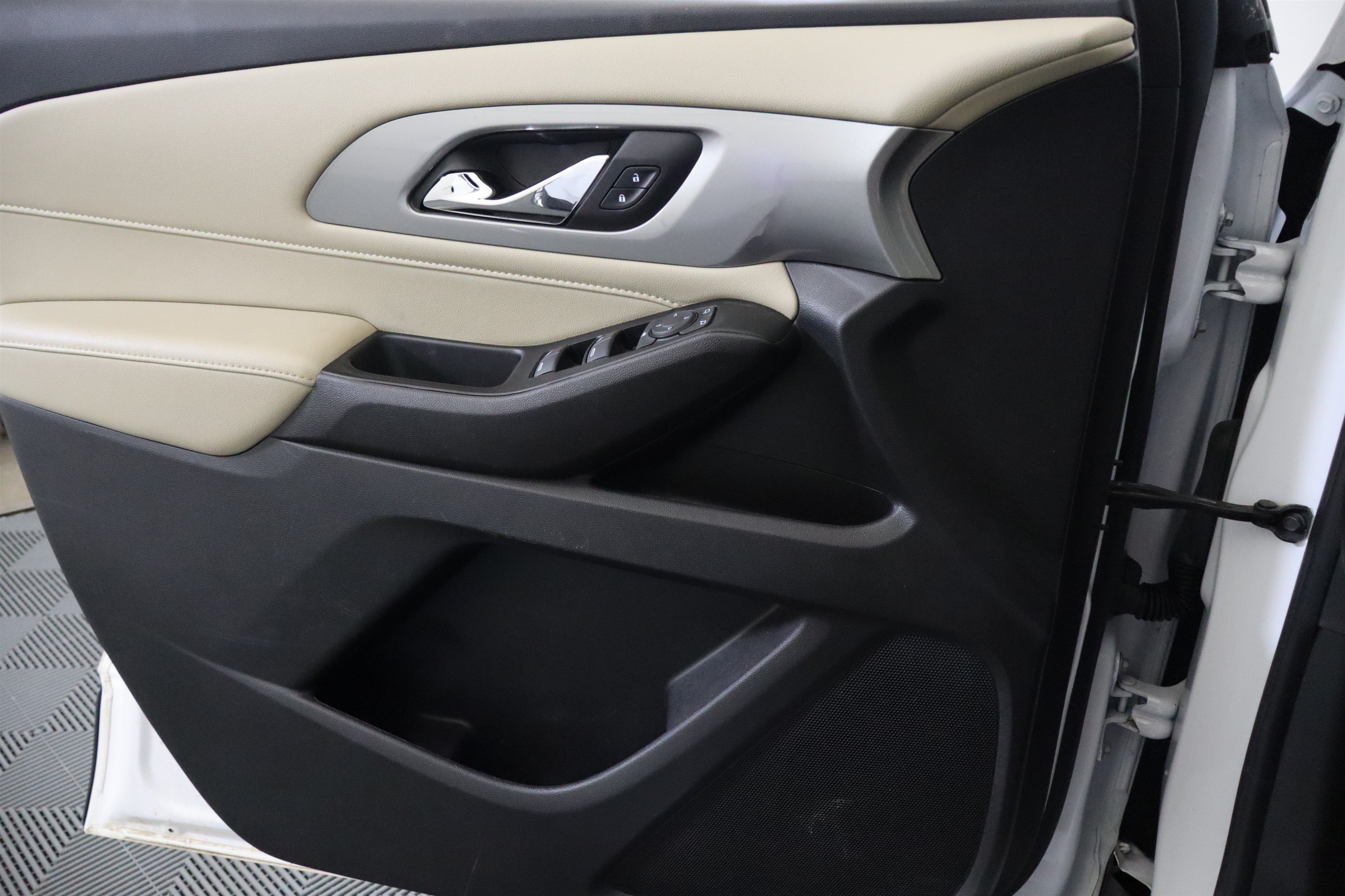 Used 2023 Chevrolet Traverse LS FWD image 34