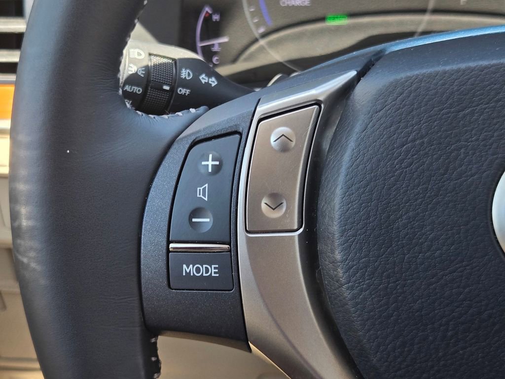 Used 2013 Lexus ES 300h w/ Luxury Pkg FWD image 26
