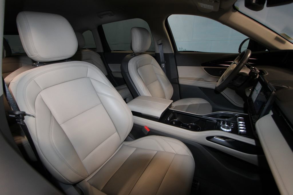 Used 2025 Lincoln Nautilus Premier image 27