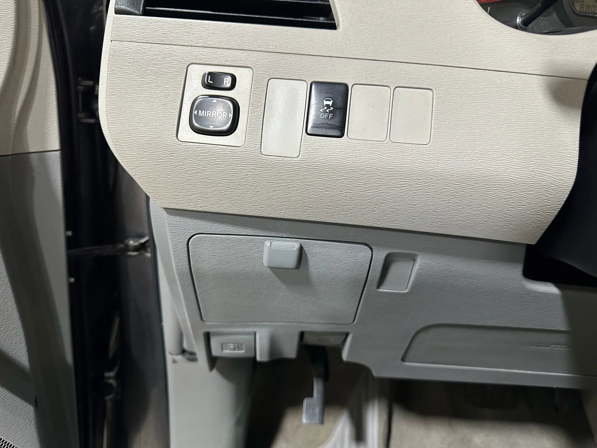 Used 2012 Toyota Sienna image 36