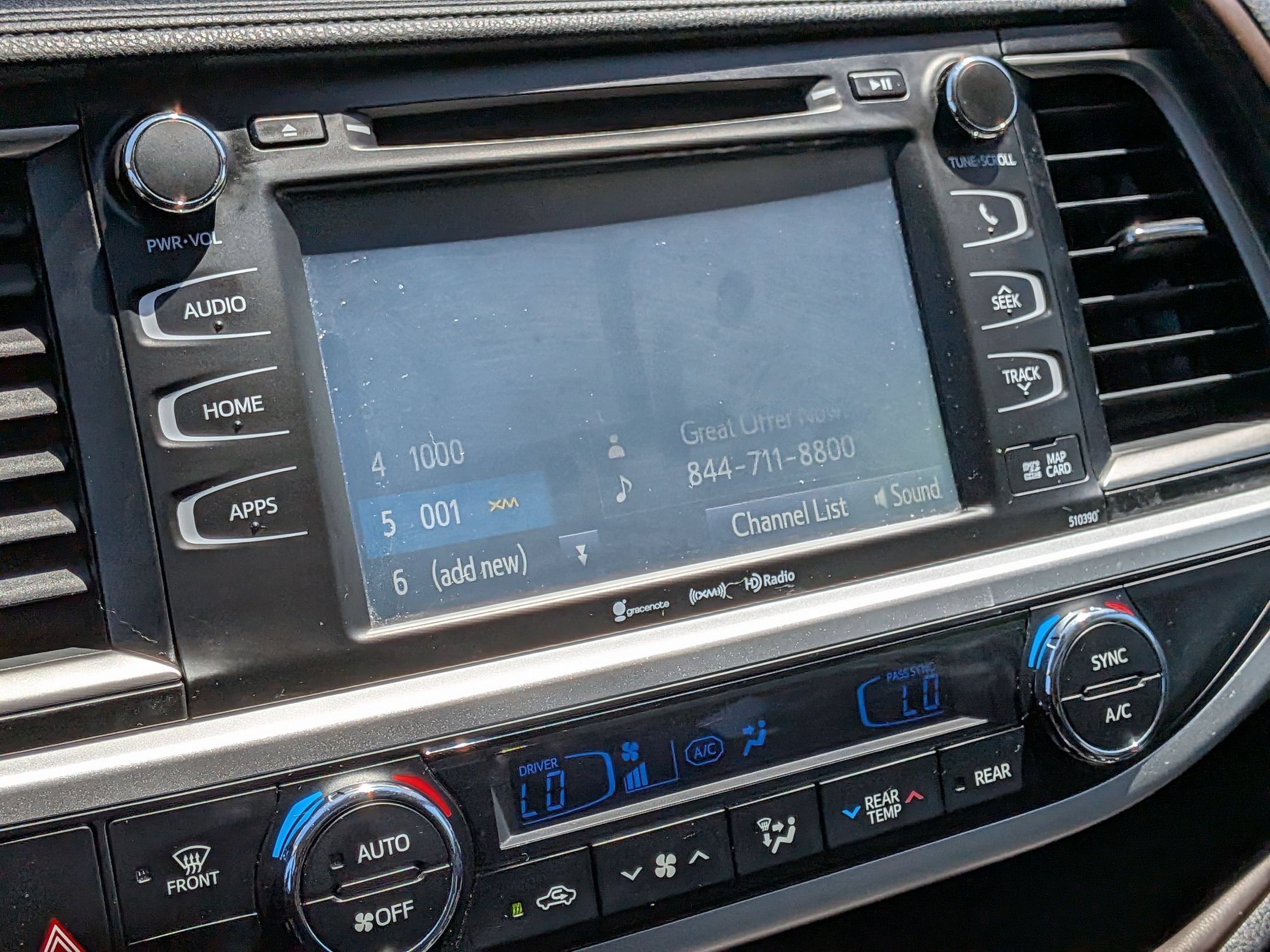 Used 2019 Toyota Highlander XLE AWD/4WD image 17