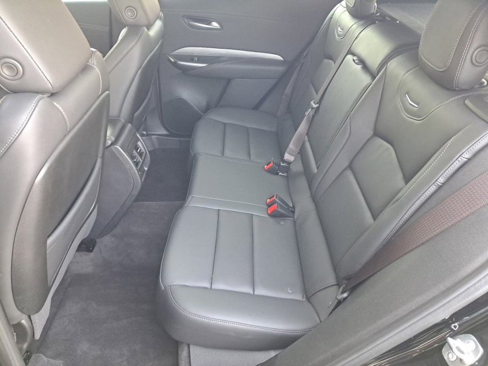 Used 2025 Cadillac XT4 Premium Luxury image 12
