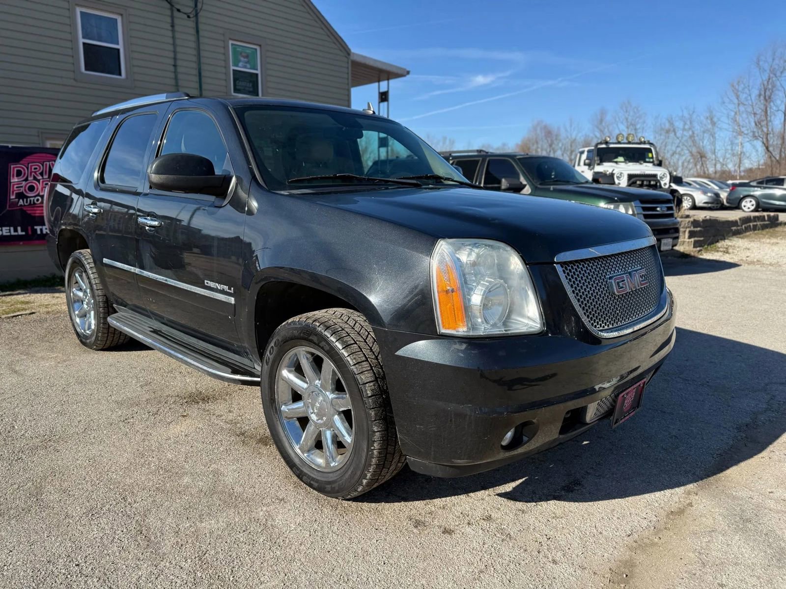 Used 2011 GMC Yukon Denali image 3