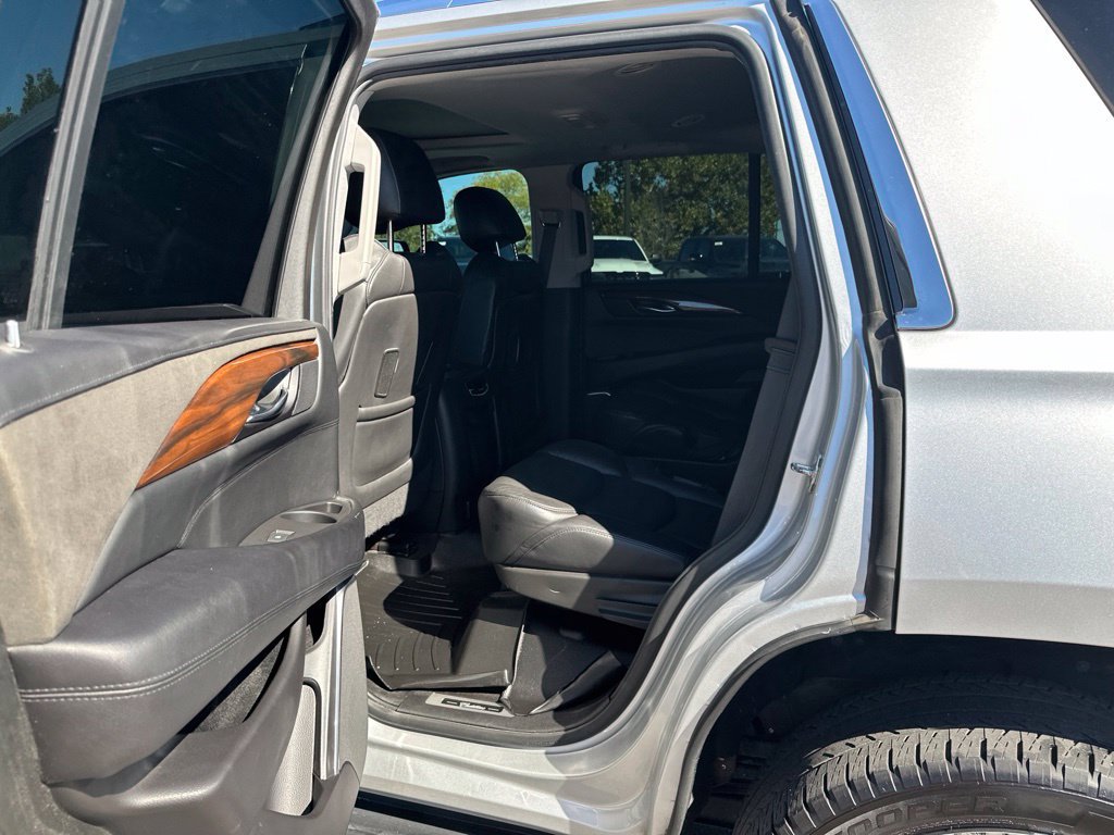 Used 2020 Cadillac Escalade Luxury RWD image 14