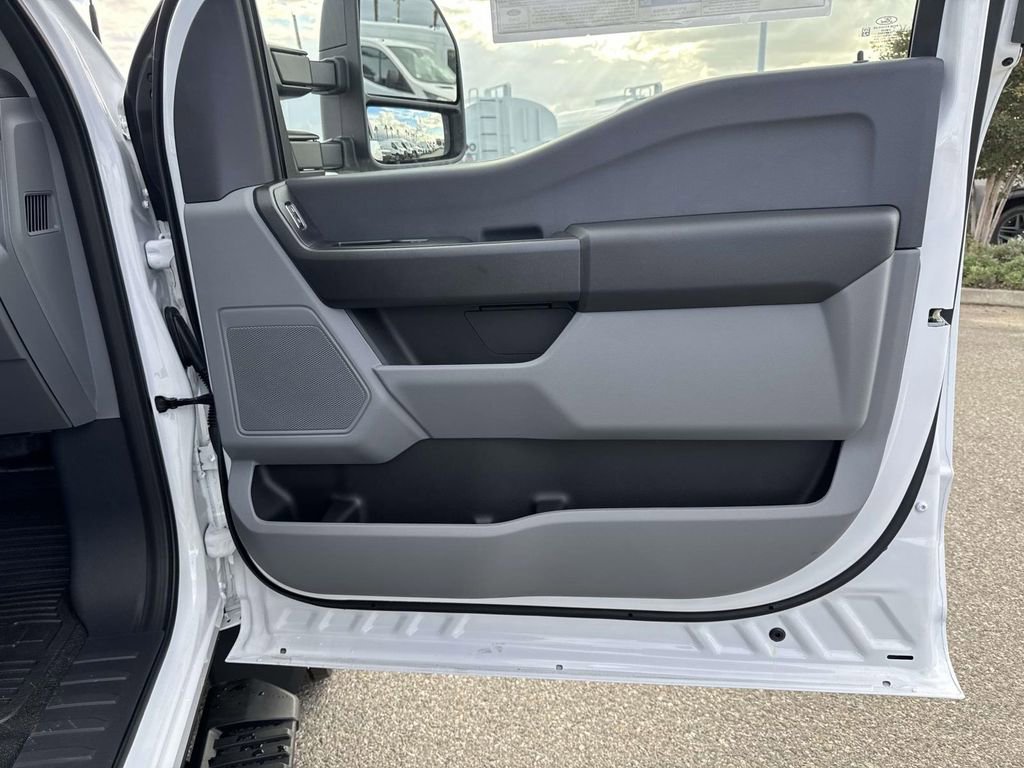 New 2026 Ford F550 2WD Regular Cab Super Duty image 21