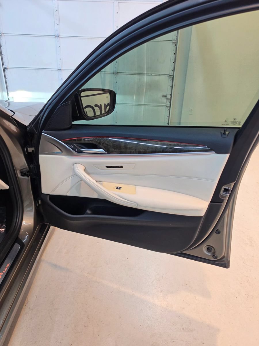 Used 2018 BMW 540i RWD image 40