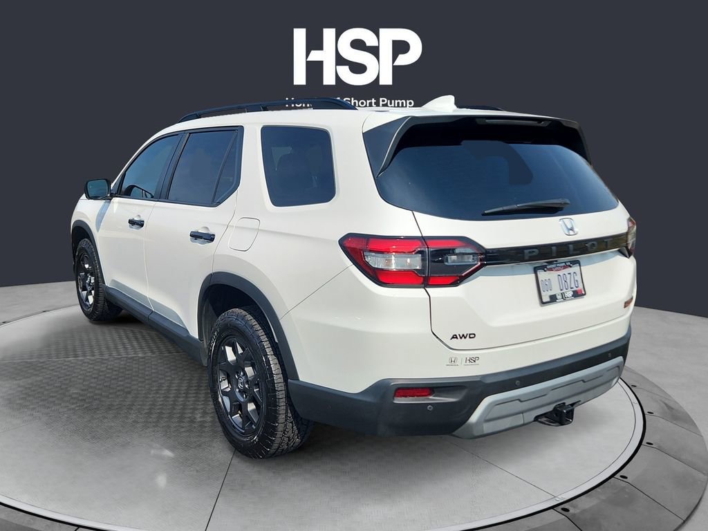 Used 2025 Honda Pilot TrailSport image 3
