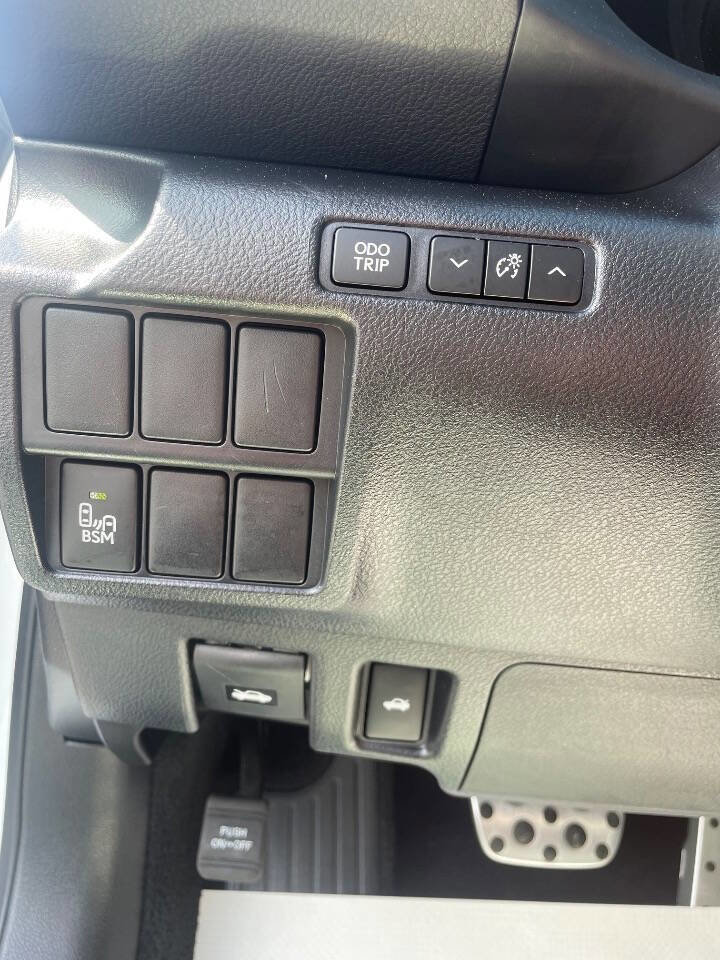 Used 2015 Lexus IS 250 w/ F-Sport Package RWD image 18