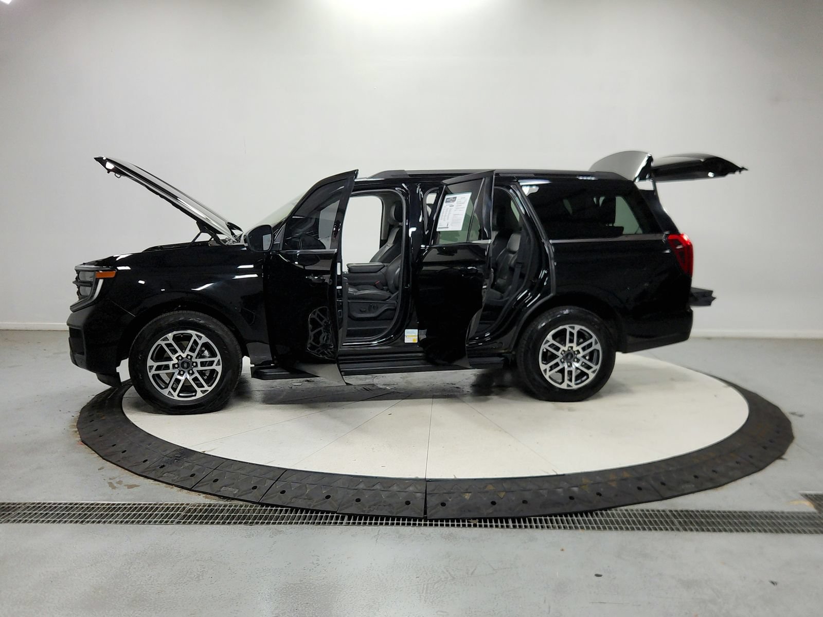 Used 2025 Ford Expedition Active AWD/4WD image 13