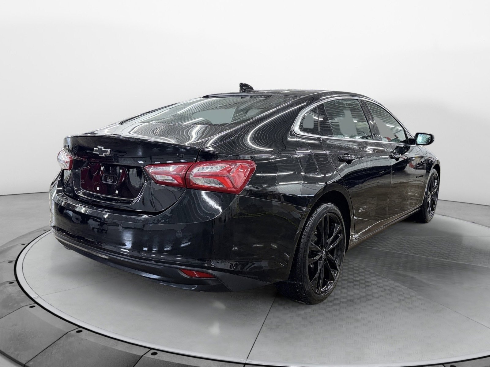 Used 2024 Chevrolet Malibu LT w/ Midnight Edition FWD image 5