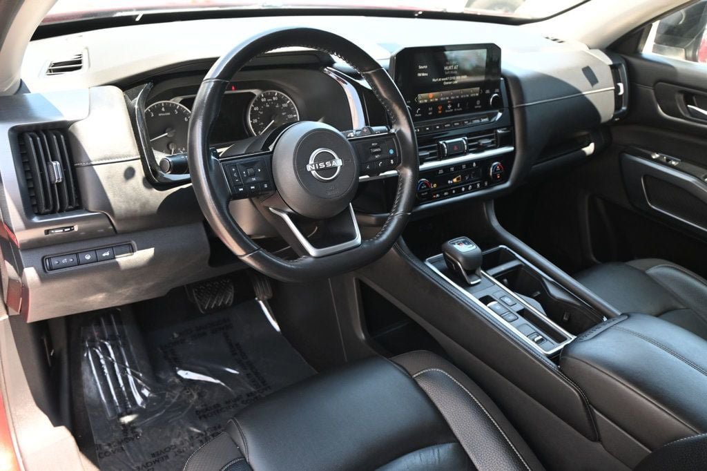 Used 2022 Nissan Pathfinder SL FWD image 7