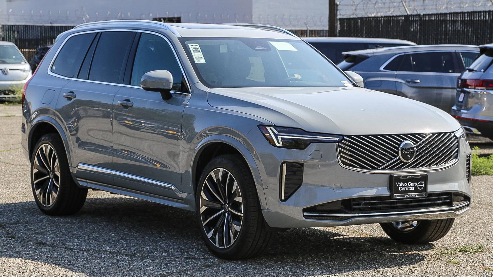 Used 2025 Volvo XC90 B6 Plus w/ Protection Package Premier AWD/4WD image 3