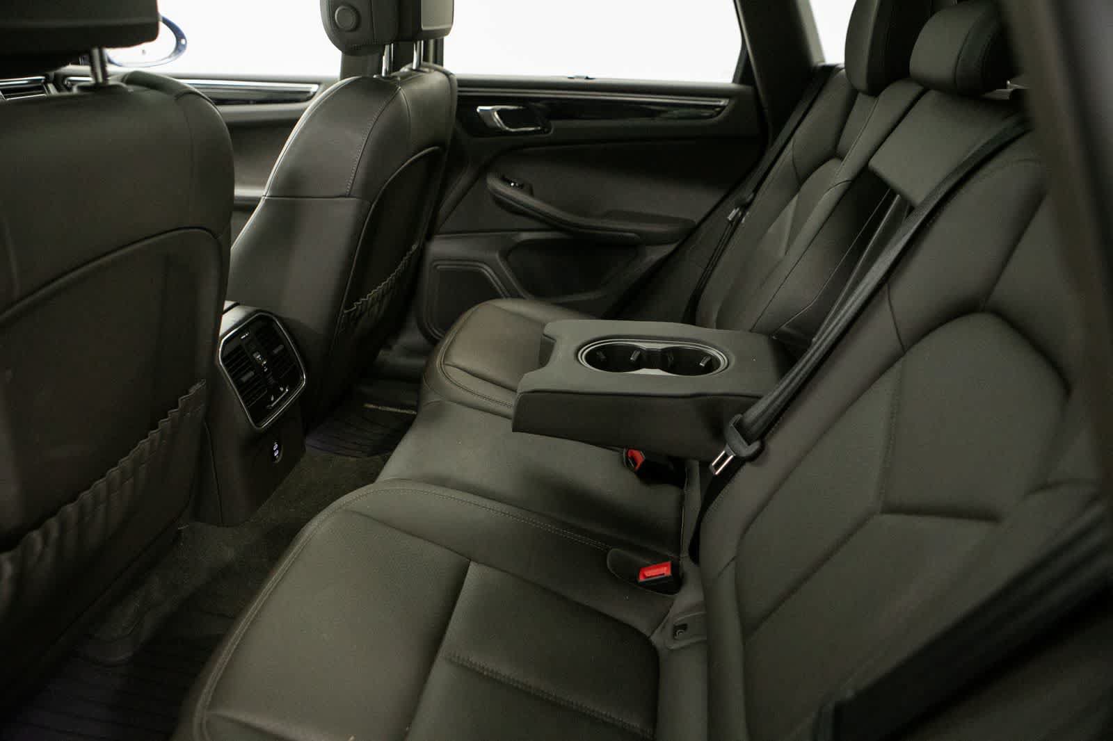 Certified 2023 Porsche Macan AWD/4WD image 34