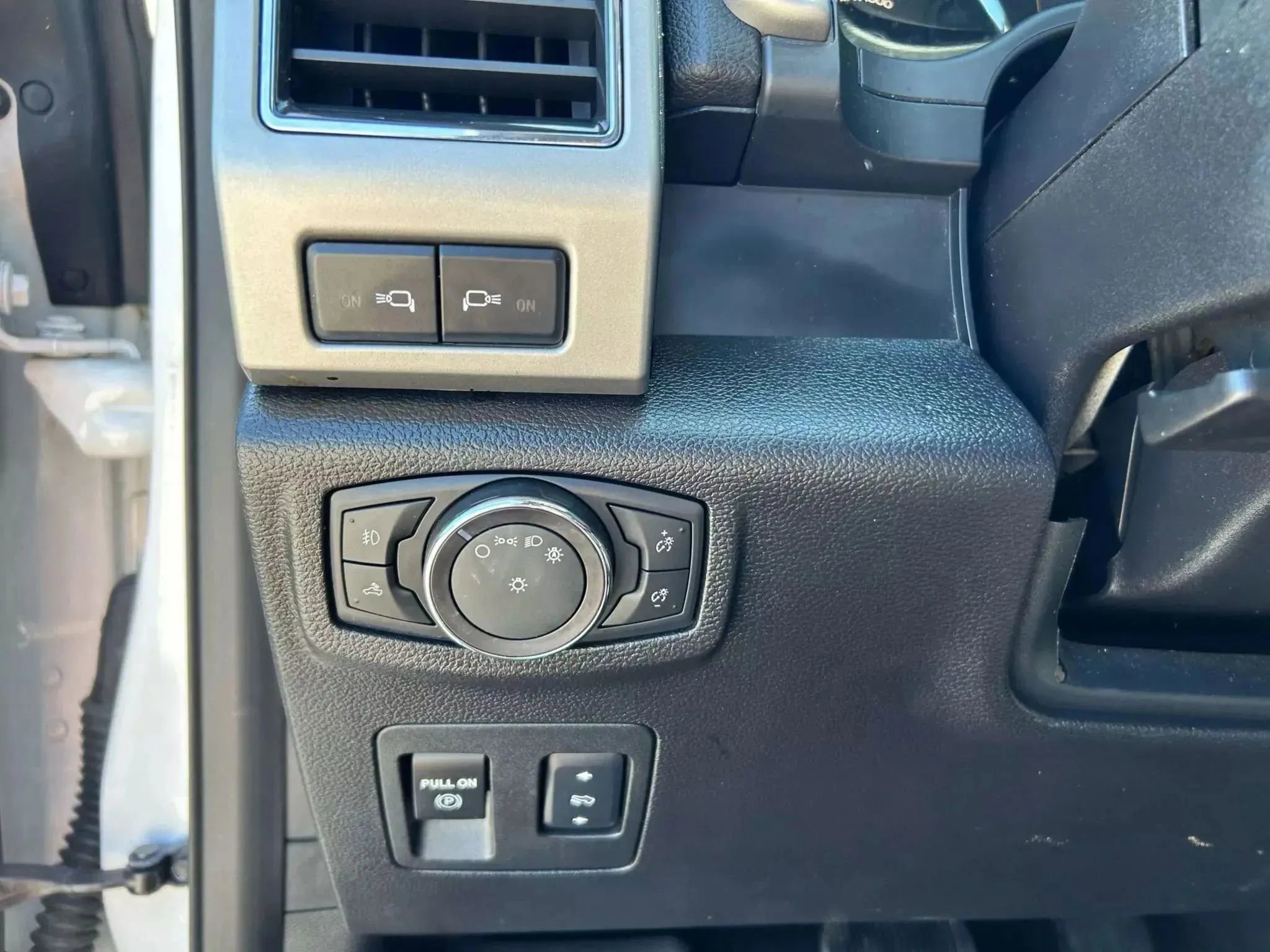 Used 2018 Ford F150 Lariat RWD image 13