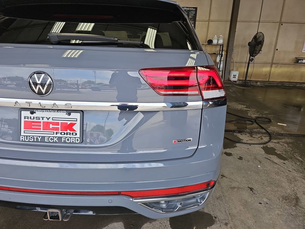 Used 2022 Volkswagen Atlas Cross Sport SEL R-Line AWD/4WD image 35