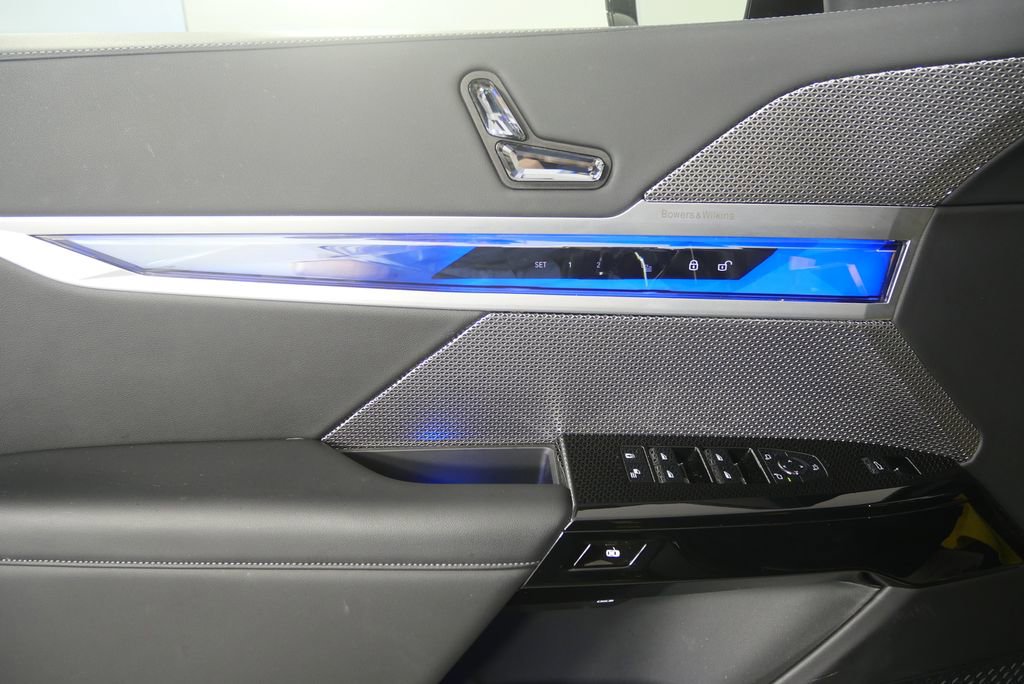 Certified 2023 BMW 740i w/ Parking Assistance Package image 8