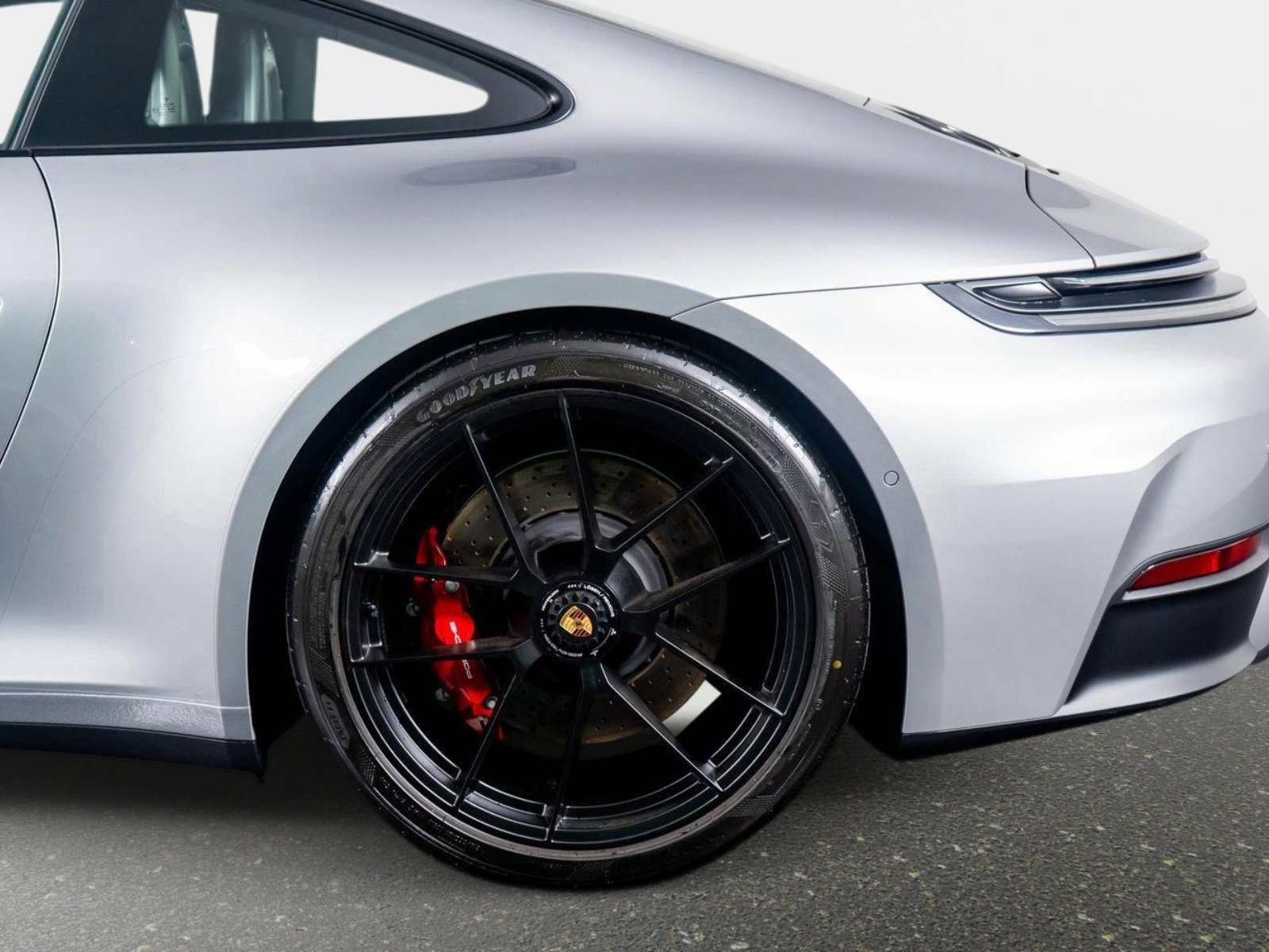 Used 2025 Porsche 911 Carrera GTS RWD image 17