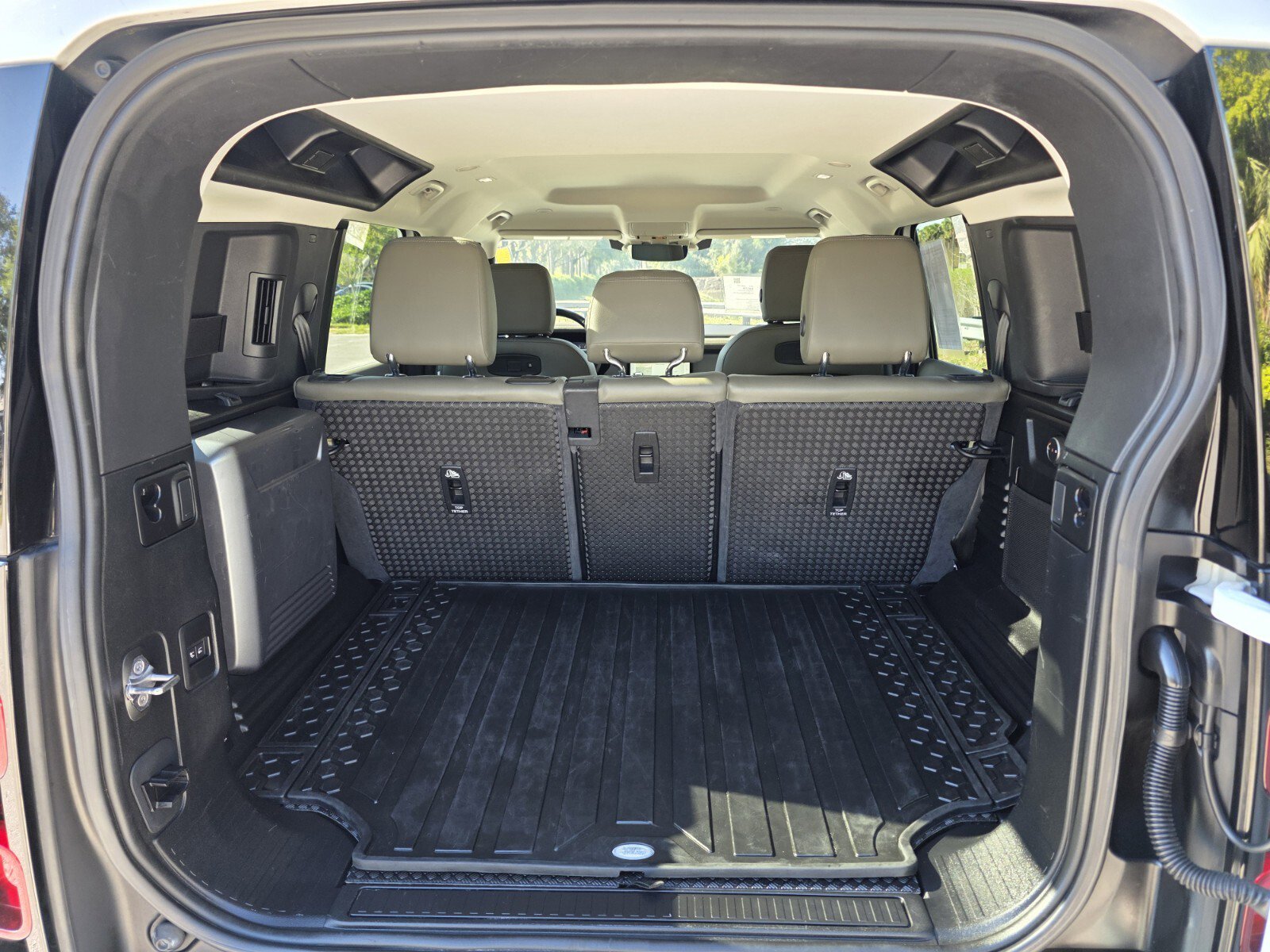 Used 2020 Land Rover Defender 110 S image 15