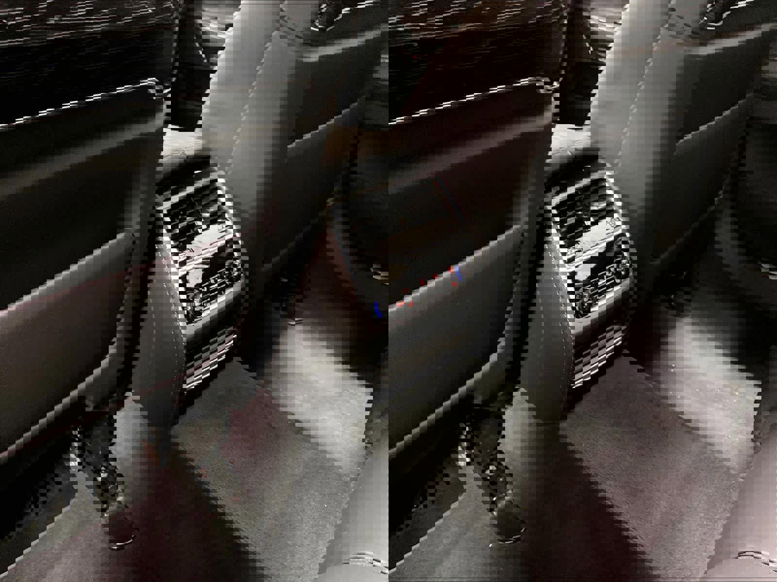 Used 2022 BMW 750i xDrive w/ Autobahn Package image 28