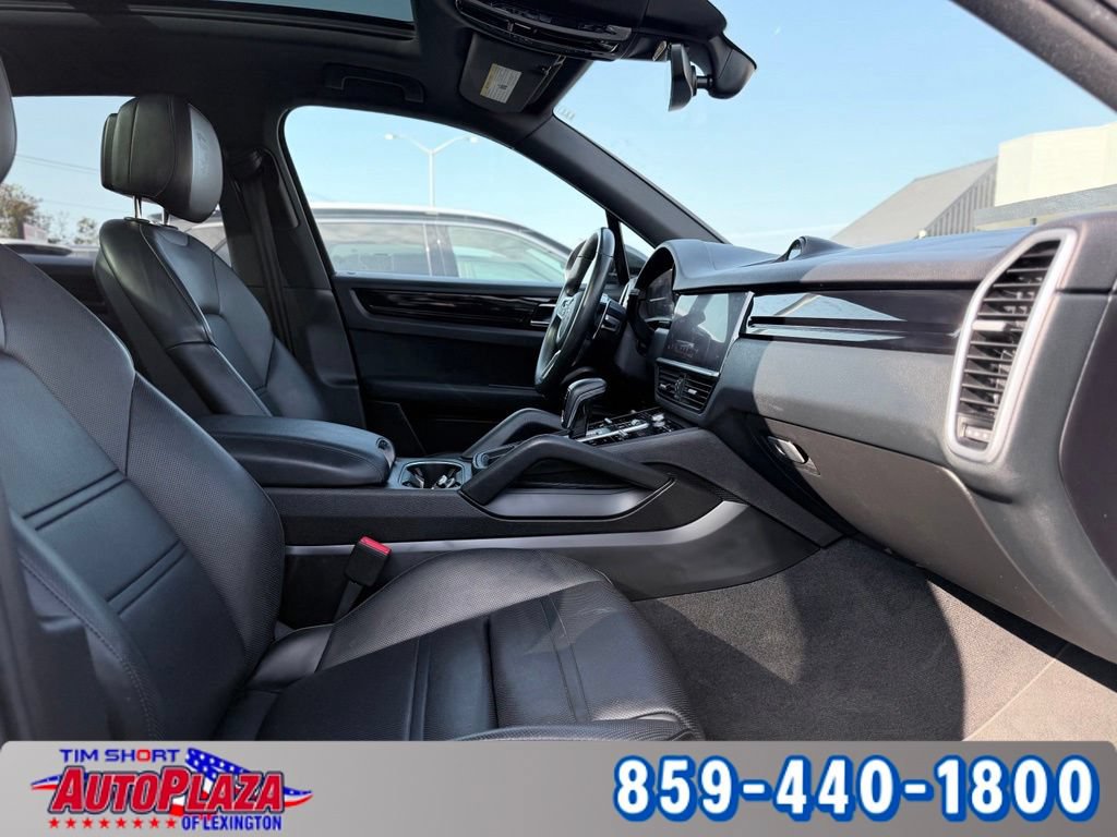 Used 2023 Porsche Cayenne w/ Premium Package AWD/4WD image 43