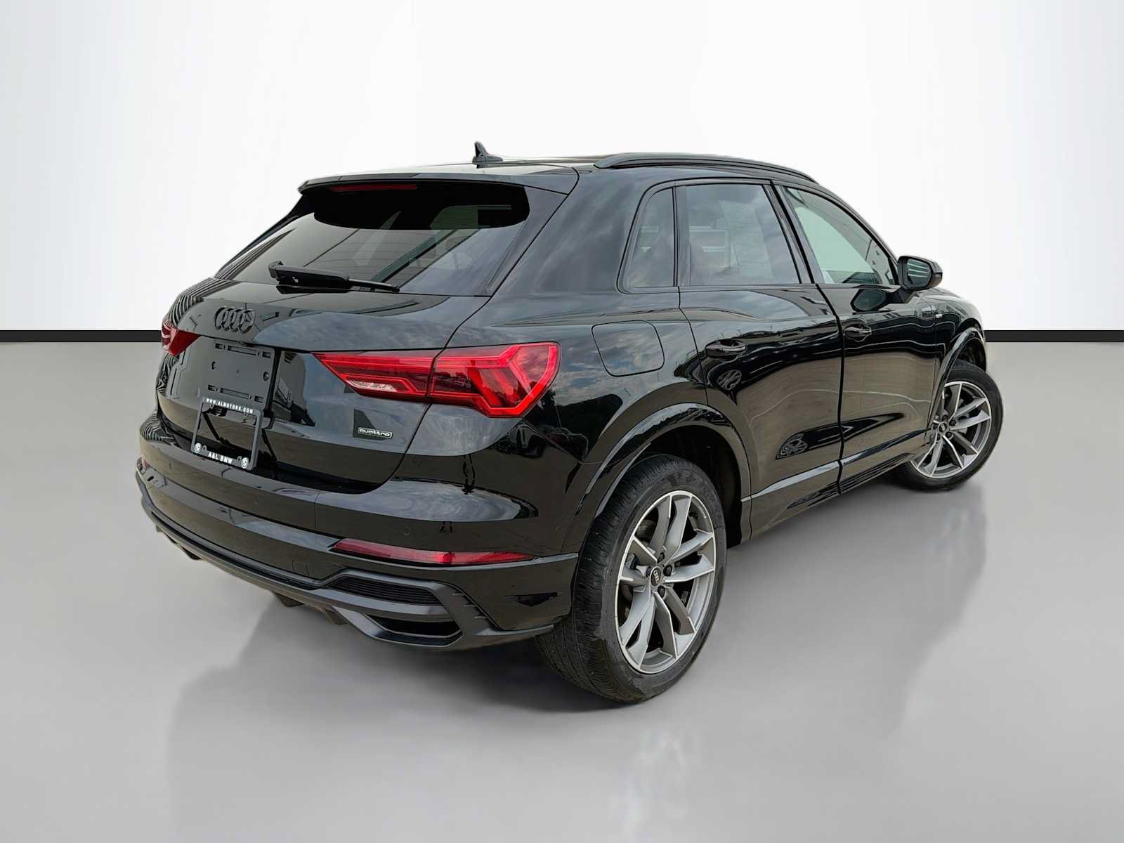 Used 2022 Audi Q3 2.0T Premium AWD/4WD image 3