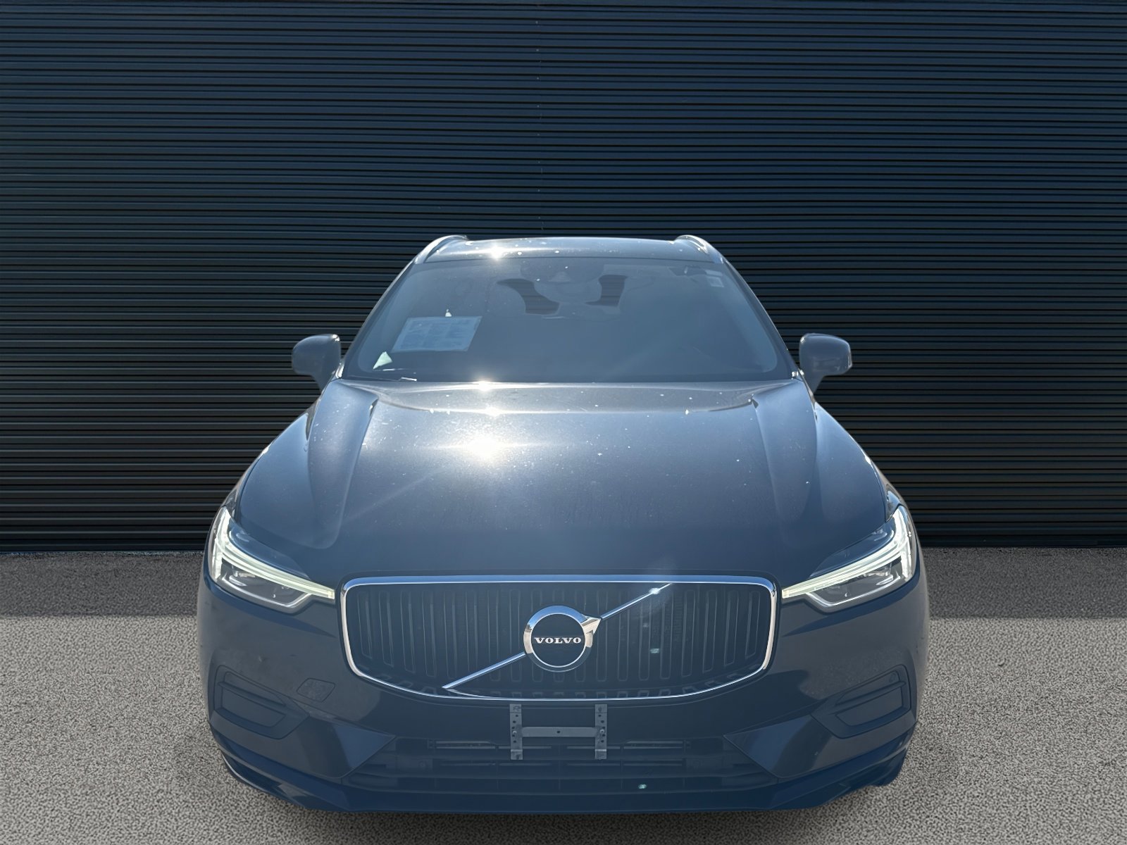 Used 2019 Volvo XC60 T5 Momentum w/ Premium Package image 2