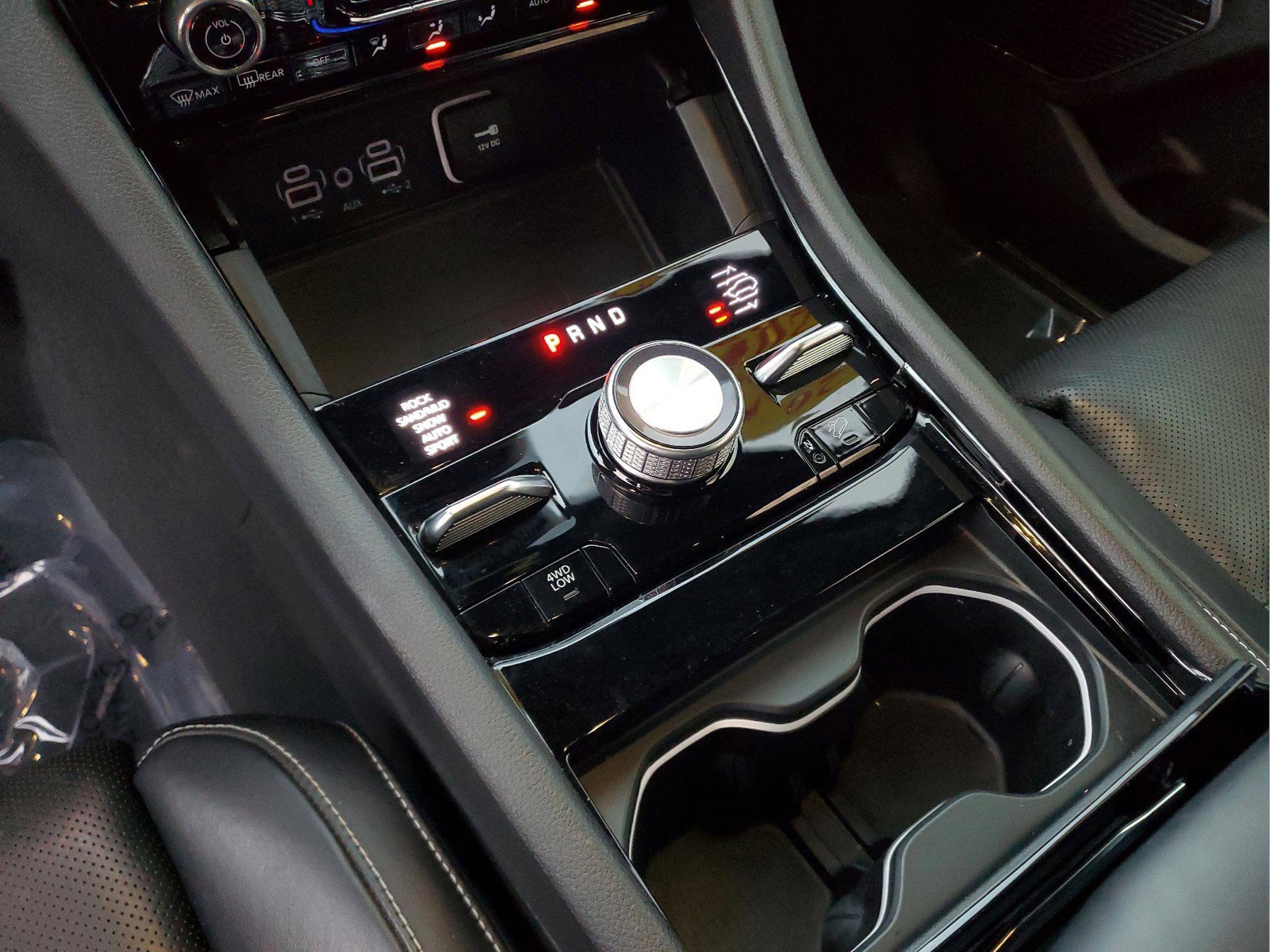 Used 2024 Jeep Grand Cherokee Overland w/ Advanced Protech Group III image 24