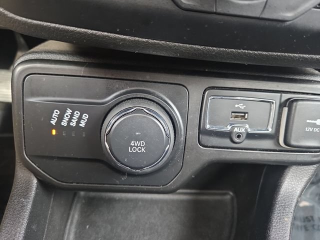 Used 2019 Jeep Renegade Latitude AWD/4WD image 25