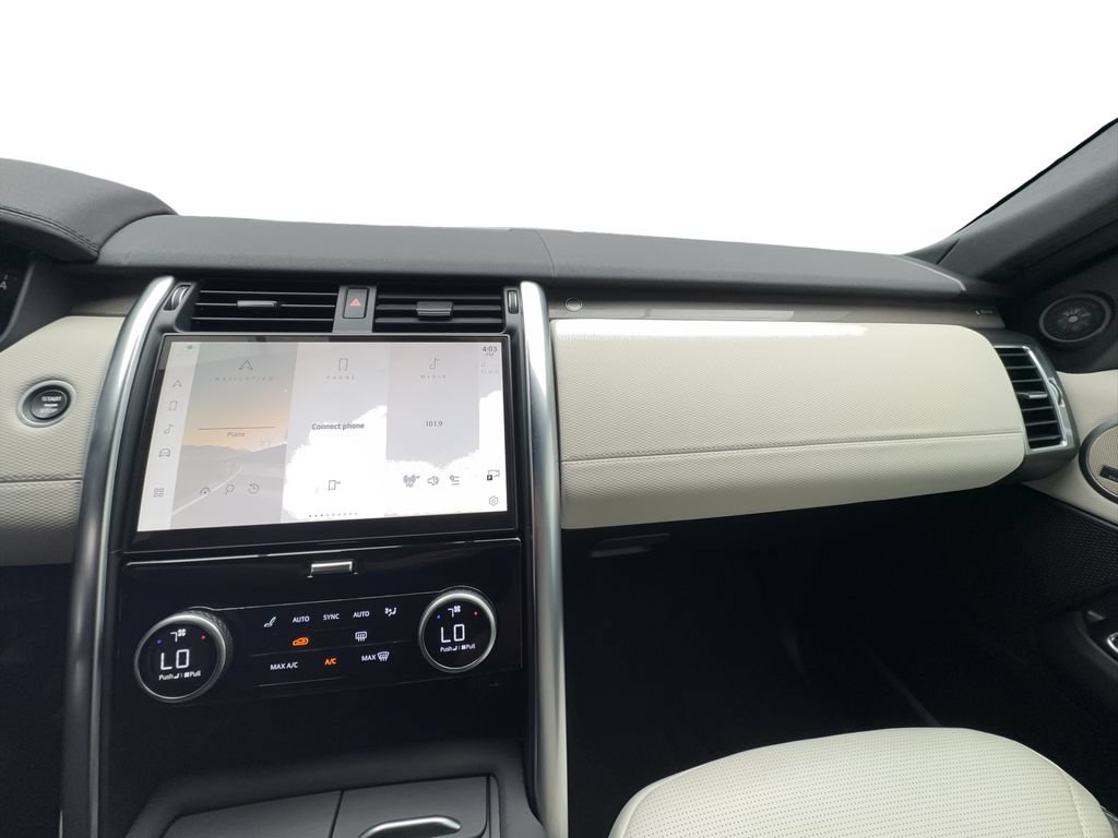 Used 2023 Land Rover Discovery Metropolitan Edition AWD/4WD image 48