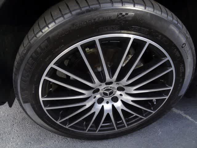Used 2024 Mercedes-Benz GLC 300 4MATIC image 12