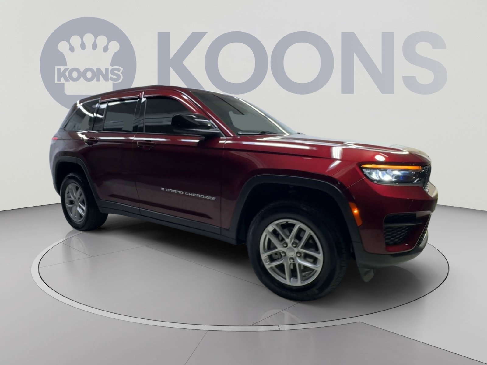 Used 2025 Jeep Grand Cherokee Laredo AWD/4WD image 2
