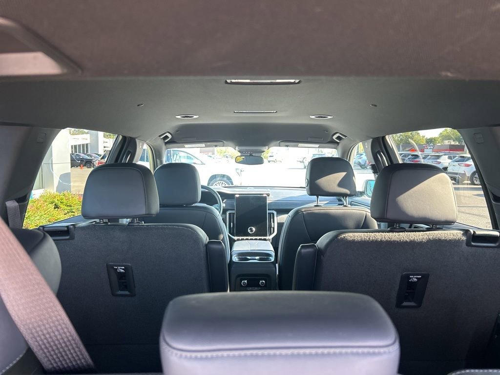 Used 2024 GMC Acadia Elevation image 9