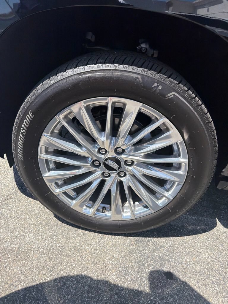 Used 2026 Cadillac Escalade ESV Luxury RWD image 2
