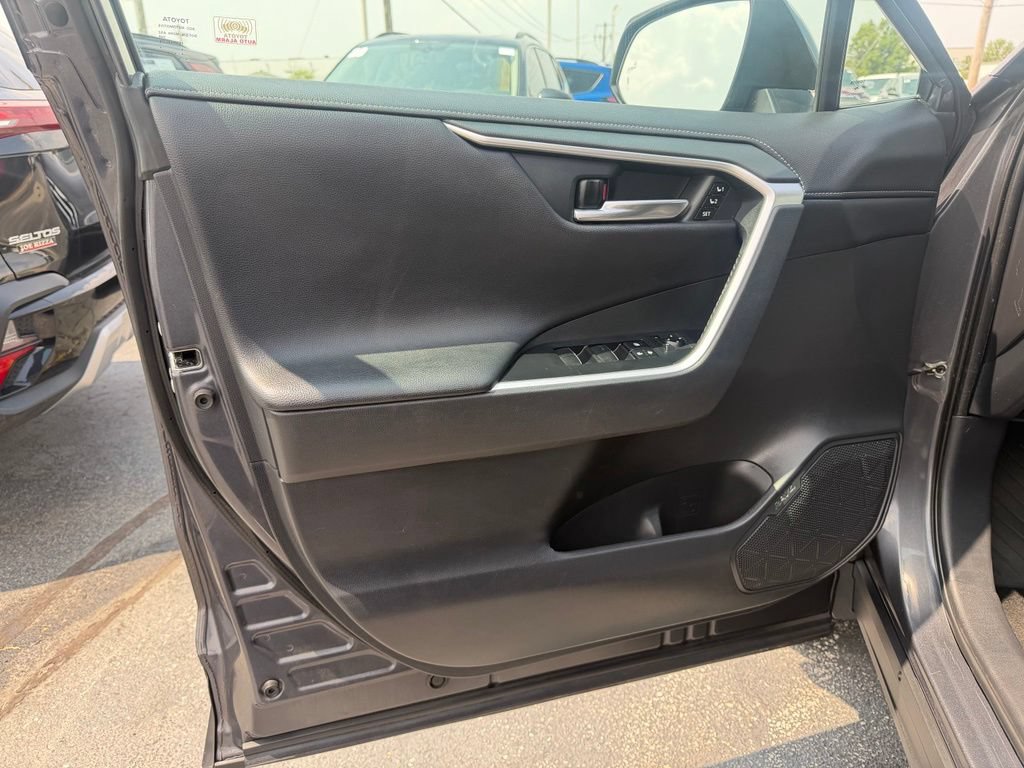 Used 2019 Toyota RAV4 Limited w/ Cold Weather Package AWD/4WD image 12
