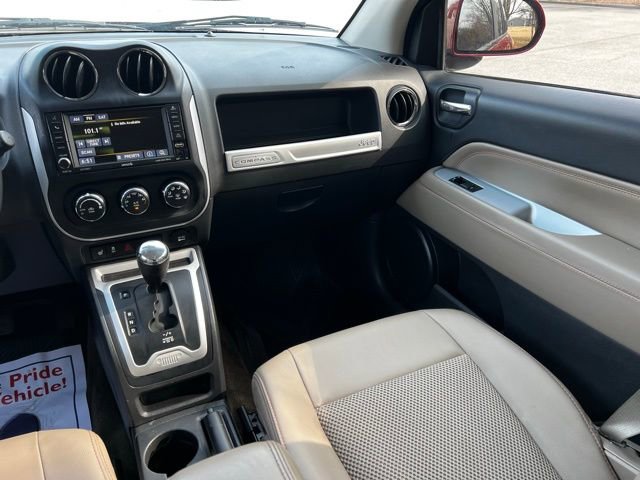 Used 2016 Jeep Compass Latitude image 29