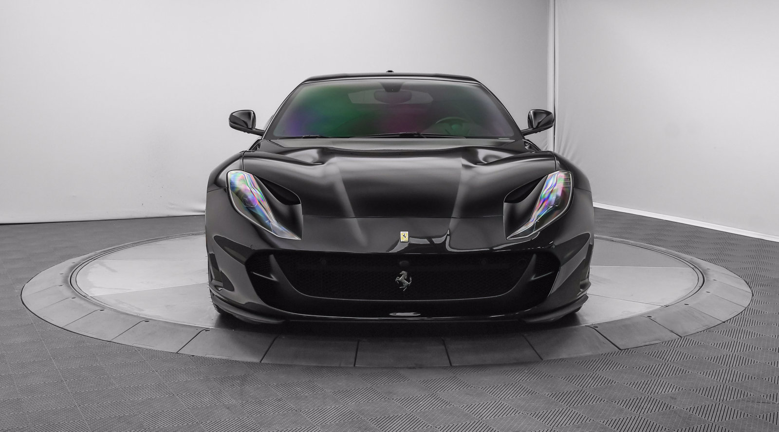 Used 2018 Ferrari 812 Superfast RWD image 2