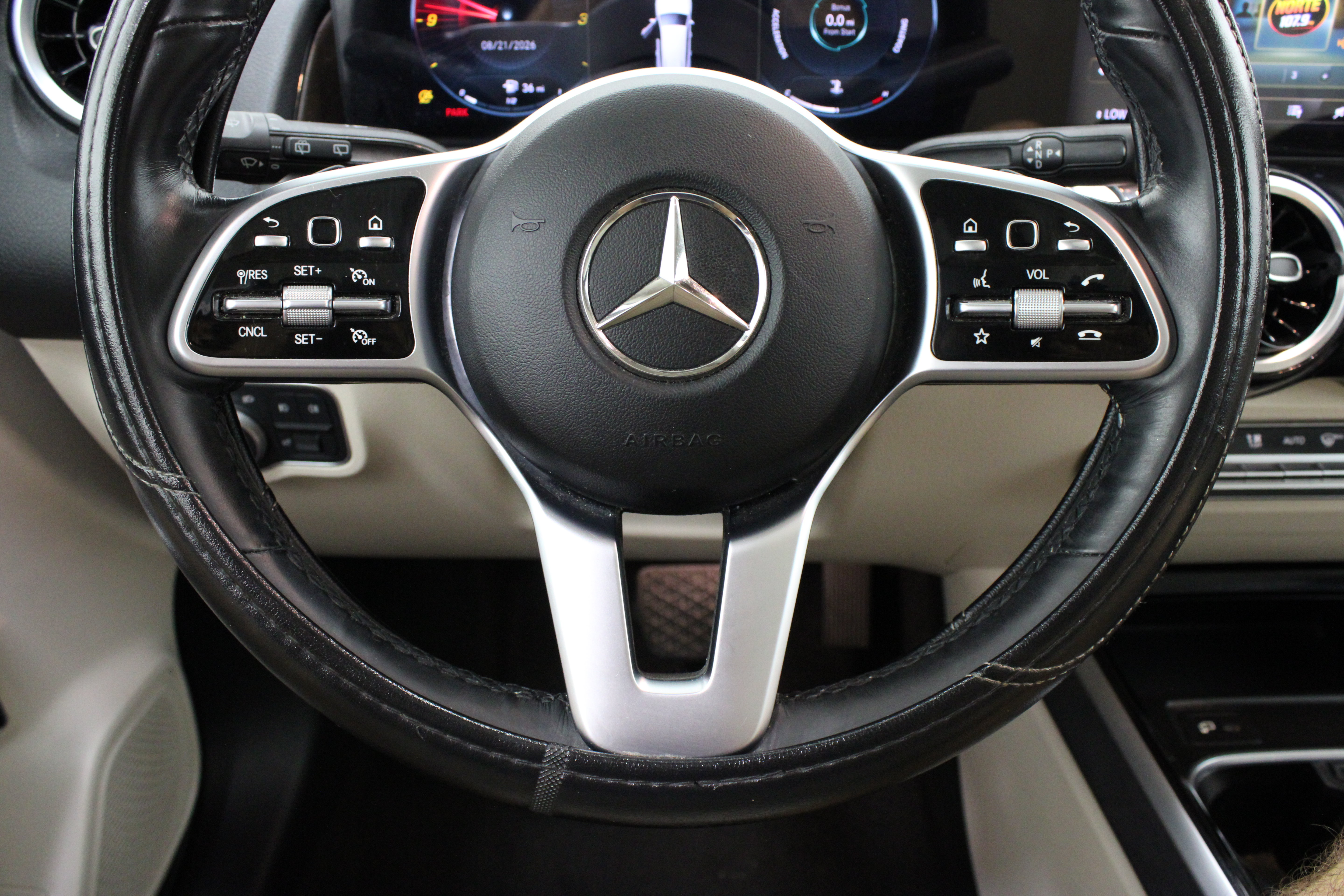 Used 2022 Mercedes-Benz GLB 250 image 24