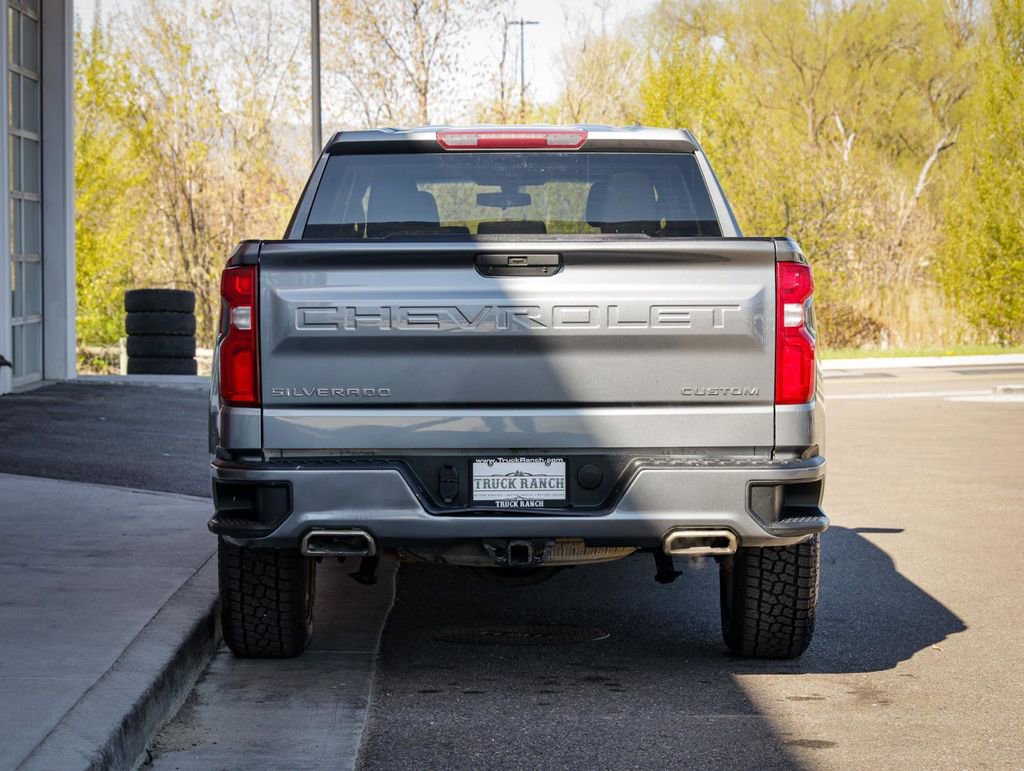 Used 2019 Chevrolet Silverado 1500 Custom w/ Custom Convenience Package AWD/4WD image 4