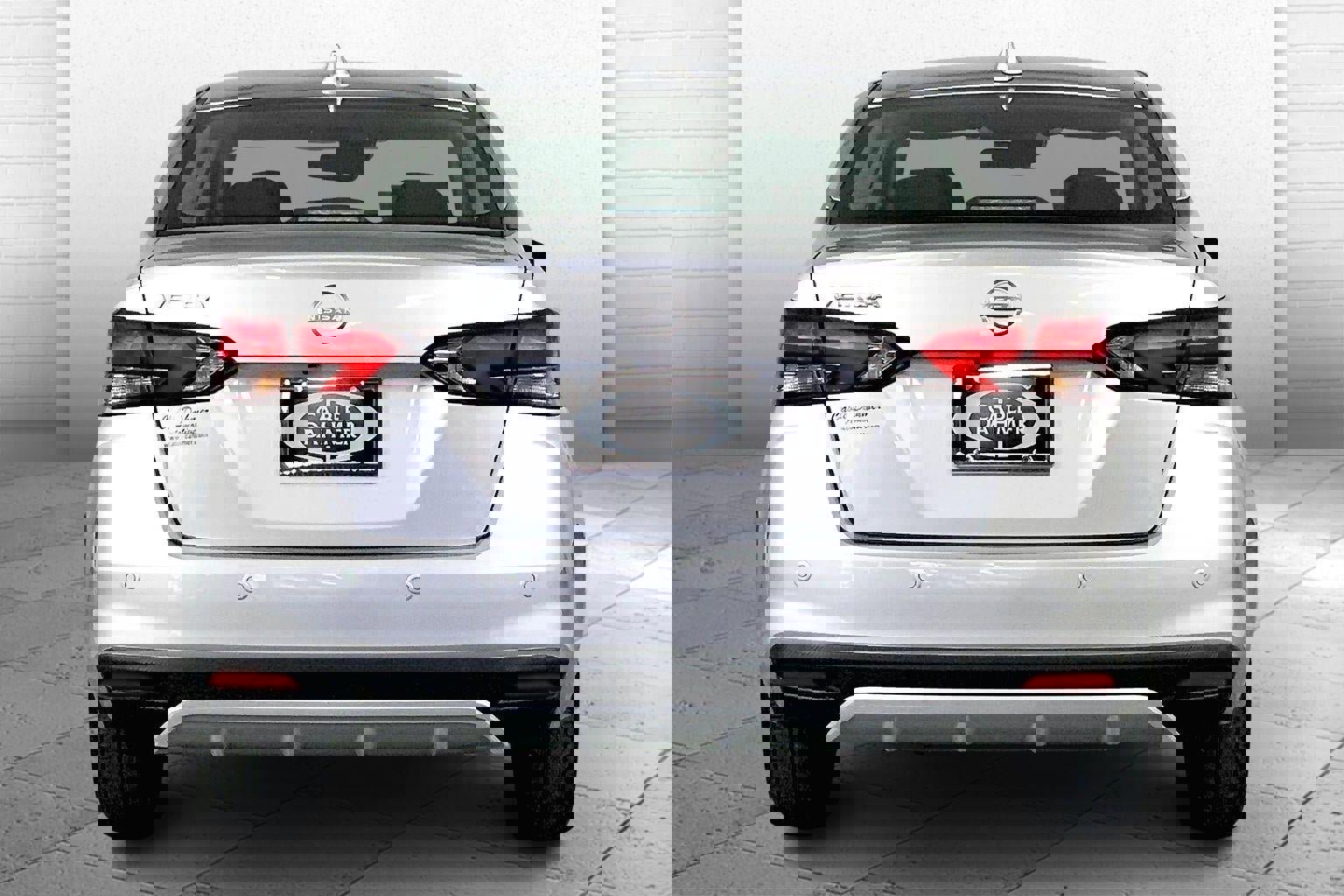 Used 2025 Nissan Versa SV image 3