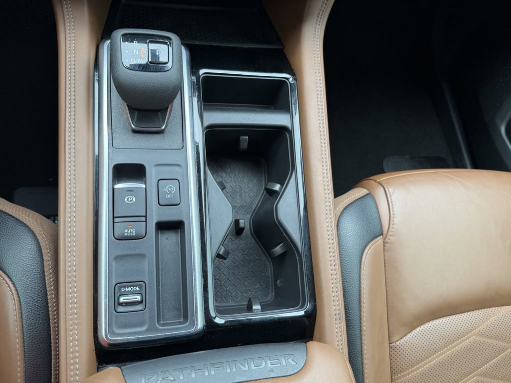 Used 2024 Nissan Pathfinder Platinum w/ Cargo Package image 29