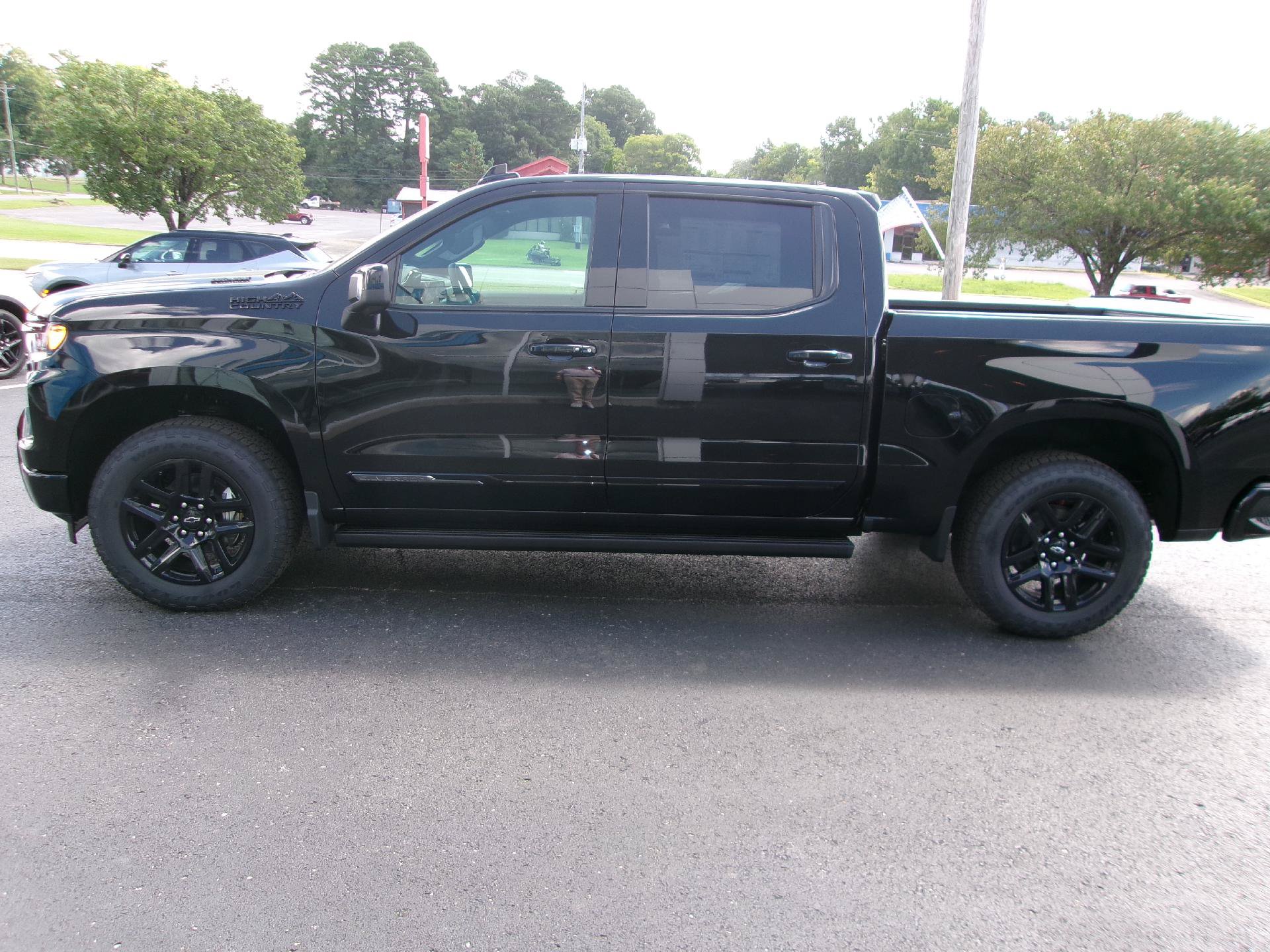 New 2026 Chevrolet Silverado 1500 High Country w/ Midnight Edition AWD/4WD image 7