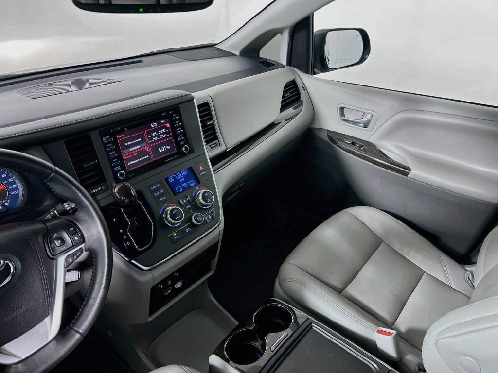 Used 2019 Toyota Sienna XLE FWD image 23