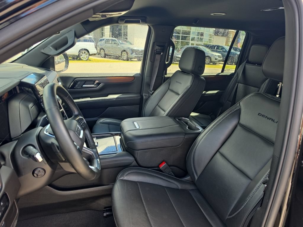 Used 2025 GMC Yukon XL Denali AWD/4WD image 14