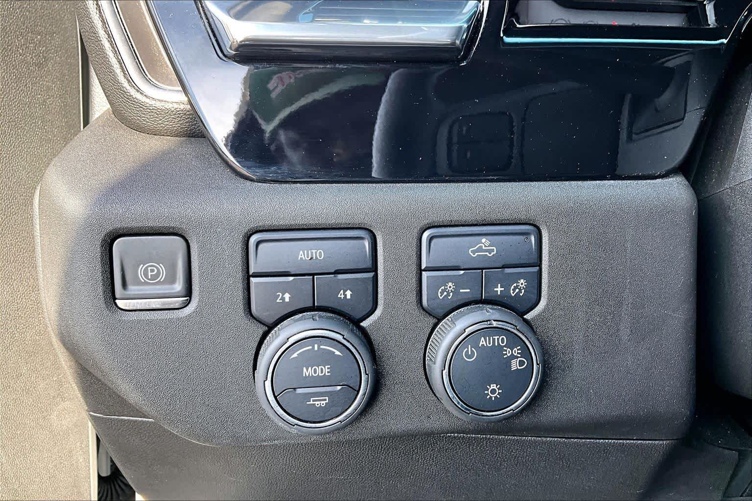 Used 2023 Chevrolet Silverado 1500 LT AWD/4WD image 36