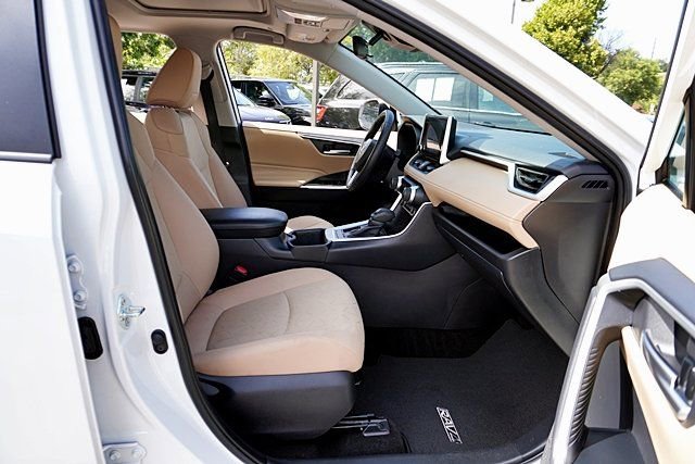 Used 2025 Toyota RAV4 XLE w/ Convenience Package FWD image 12
