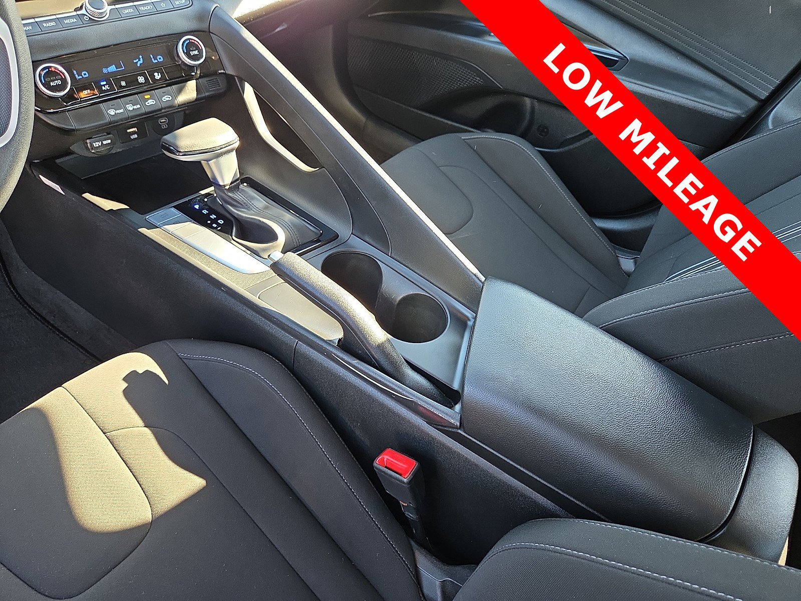 Used 2024 Hyundai Elantra SEL image 25